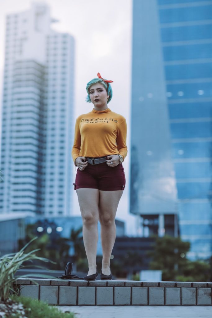 服を綺麗にきこなすには綺麗に痩せる・綺麗に筋肉をつける woman standing on top of gray concrete podium 1575998 683x1024 - 服を綺麗にきこなすには綺麗に痩せる・綺麗に筋肉をつける
