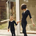 綺麗な体のラインをつくる為に必要な事 woman and little girl in black long sleeve shirt and black 3985262 150x150 - 綺麗な体のラインをつくる為に必要な事